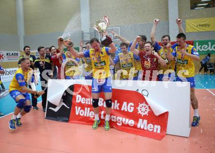 Volleyball Bundesliga Herren. DenitBank AG Volley League Men. SK Posojilnica Aich/Dob gegen SG Union Raiffeisen Waldviertel. Jubel   (Meister Aich/Dob). Bleiburg, am 15.4.2018.
Foto: Kuess
---
pressefotos, pressefotografie, kuess, qs, qspictures, sport, bild, bilder, bilddatenbank