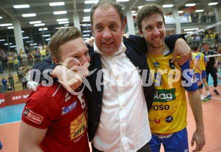 Volleyball Bundesliga Herren. DenitBank AG Volley League Men. SK Posojilnica Aich/Dob gegen SG Union Raiffeisen Waldviertel. Jubel Manuel Steiner, Martin Micheu, Christian Rainer (Meister Aich/Dob). Bleiburg, am 15.4.2018.
Foto: Kuess
---
pressefotos, pressefotografie, kuess, qs, qspictures, sport, bild, bilder, bilddatenbank