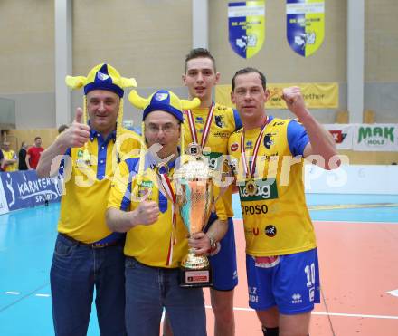 Volleyball Bundesliga Herren. DenitBank AG Volley League Men. SK Posojilnica Aich/Dob gegen SG Union Raiffeisen Waldviertel. Jubel  Mario Koncilja, Nejc Pusnik, Fans (Meister Aich/Dob). Bleiburg, am 15.4.2018.
Foto: Kuess
---
pressefotos, pressefotografie, kuess, qs, qspictures, sport, bild, bilder, bilddatenbank