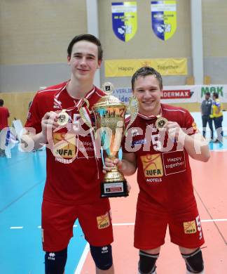 Volleyball Bundesliga Herren. DenitBank AG Volley League Men. SK Posojilnica Aich/Dob gegen SG Union Raiffeisen Waldviertel. Jubel  Marco Robinig, Manuel Steiner (Meister Aich/Dob). Bleiburg, am 15.4.2018.
Foto: Kuess
---
pressefotos, pressefotografie, kuess, qs, qspictures, sport, bild, bilder, bilddatenbank