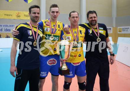 Volleyball Bundesliga Herren. DenitBank AG Volley League Men. SK Posojilnica Aich/Dob gegen SG Union Raiffeisen Waldviertel. Jubel  Co-Trainer Miha Kosl, Mario Koncilja, Nejc Pusnik, Trainer Matjaz Hafner (Meister Aich/Dob). Bleiburg, am 15.4.2018.
Foto: Kuess
---
pressefotos, pressefotografie, kuess, qs, qspictures, sport, bild, bilder, bilddatenbank