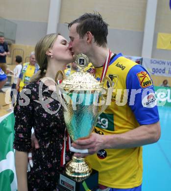 Volleyball Bundesliga Herren. DenitBank AG Volley League Men. SK Posojilnica Aich/Dob gegen SG Union Raiffeisen Waldviertel. Jubel  Michal Hruska (Meister Aich/Dob). Bleiburg, am 15.4.2018.
Foto: Kuess
---
pressefotos, pressefotografie, kuess, qs, qspictures, sport, bild, bilder, bilddatenbank