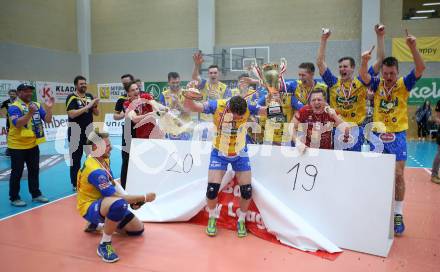 Volleyball Bundesliga Herren. DenitBank AG Volley League Men. SK Posojilnica Aich/Dob gegen SG Union Raiffeisen Waldviertel. Jubel   (Meister Aich/Dob). Bleiburg, am 15.4.2018.
Foto: Kuess
---
pressefotos, pressefotografie, kuess, qs, qspictures, sport, bild, bilder, bilddatenbank