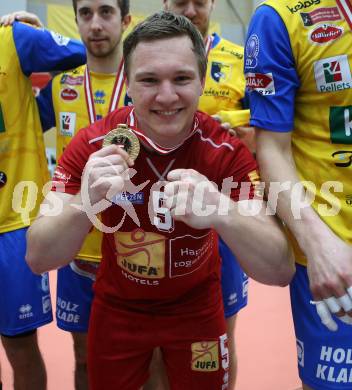 Volleyball Bundesliga Herren. DenitBank AG Volley League Men. SK Posojilnica Aich/Dob gegen SG Union Raiffeisen Waldviertel. Jubel  Manuel Steiner (Meister Aich/Dob). Bleiburg, am 15.4.2018.
Foto: Kuess
---
pressefotos, pressefotografie, kuess, qs, qspictures, sport, bild, bilder, bilddatenbank