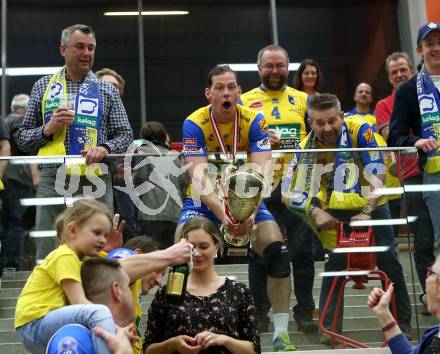 Volleyball Bundesliga Herren. DenitBank AG Volley League Men. SK Posojilnica Aich/Dob gegen SG Union Raiffeisen Waldviertel. Jubel  Nejc Pusnik (Meister Aich/Dob). Bleiburg, am 15.4.2018.
Foto: Kuess
---
pressefotos, pressefotografie, kuess, qs, qspictures, sport, bild, bilder, bilddatenbank