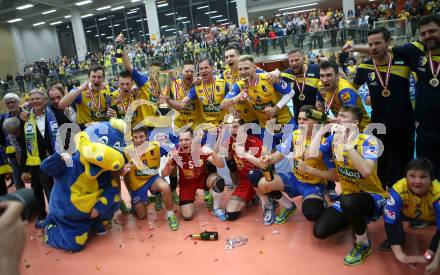 Volleyball Bundesliga Herren. DenitBank AG Volley League Men. SK Posojilnica Aich/Dob gegen SG Union Raiffeisen Waldviertel. Jubel   (Meister Aich/Dob). Bleiburg, am 15.4.2018.
Foto: Kuess
---
pressefotos, pressefotografie, kuess, qs, qspictures, sport, bild, bilder, bilddatenbank