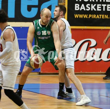 Basketball 2. Bundesliga. Playdown. 5. Runde. Woerthersee Piraten gegen KOS Celovec. Maximilian Kunovjanek,  (Piraten), Vjeran Soldo (KOS). Klagenfurt, am 21.4.2018.
Foto: Kuess
---
pressefotos, pressefotografie, kuess, qs, qspictures, sport, bild, bilder, bilddatenbank