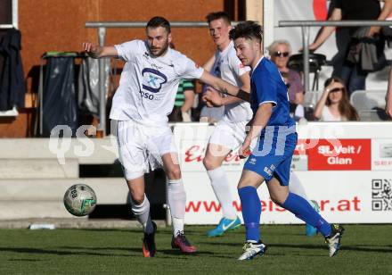 Fussball Kaerntner Liga. SAK gegen Annabichler SV. Enis Durkovic,  (SAK),  Muhamed Karic (ASV). Welzenegg, am 20.4.2018.
Foto: Kuess
---
pressefotos, pressefotografie, kuess, qs, qspictures, sport, bild, bilder, bilddatenbank