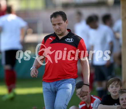 Fussball. Kaerntner Liga. St. Jakob Ros. gegen ATUS Ferlach. Trainer 	Alexander Suppantschitsch (St. Jakob). St. Jakob, 21.4.2018.
Foto: Kuess
---
pressefotos, pressefotografie, kuess, qs, qspictures, sport, bild, bilder, bilddatenbank