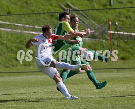 Fussball. Kaerntner Liga. Maria Saal gegen FC Lendorf. Bernhard Walzl (Maria Saal), Julian Mataln  (Lendorf). Maria Saal, 21.4.2018.
Foto: Kuess
---
pressefotos, pressefotografie, kuess, qs, qspictures, sport, bild, bilder, bilddatenbank