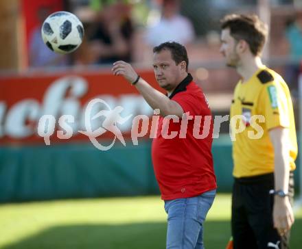Fussball. Kaerntner Liga. St. Jakob Ros. gegen ATUS Ferlach. Trainer 	Alexander Suppantschitsch (St. Jakob). St. Jakob, 21.4.2018.
Foto: Kuess
---
pressefotos, pressefotografie, kuess, qs, qspictures, sport, bild, bilder, bilddatenbank