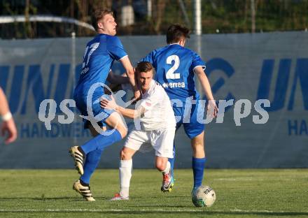 Fussball Kaerntner Liga. SAK gegen Annabichler SV. Jurinic Andrej,  (SAK),  Denis Tomic (ASV). Welzenegg, am 20.4.2018.
Foto: Kuess
---
pressefotos, pressefotografie, kuess, qs, qspictures, sport, bild, bilder, bilddatenbank
