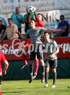 Fussball. Kaerntner Liga. St. Jakob Ros. gegen ATUS Ferlach. Christian Michor (St. Jakob),  Martin Posratschnig (Ferlach). St. Jakob, 21.4.2018.
Foto: Kuess
---
pressefotos, pressefotografie, kuess, qs, qspictures, sport, bild, bilder, bilddatenbank