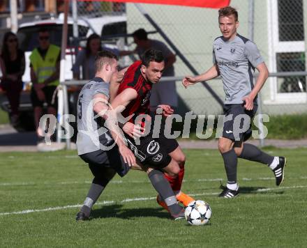 Fussball. Kaerntner Liga. St. Jakob Ros. gegen ATUS Ferlach. Davor Bokalic (St. Jakob),  Martin Posratschnig (Ferlach). St. Jakob, 21.4.2018.
Foto: Kuess
---
pressefotos, pressefotografie, kuess, qs, qspictures, sport, bild, bilder, bilddatenbank