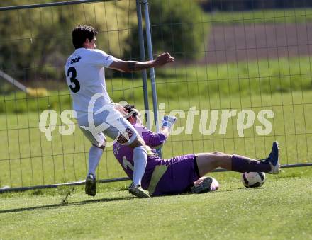 Fussball. Kaerntner Liga. Maria Saal gegen FC Lendorf. Aldamir Araujo Da Silva Filho  (Maria Saal), Michael Zunder (Lendorf). Maria Saal, 21.4.2018.
Foto: Kuess
---
pressefotos, pressefotografie, kuess, qs, qspictures, sport, bild, bilder, bilddatenbank