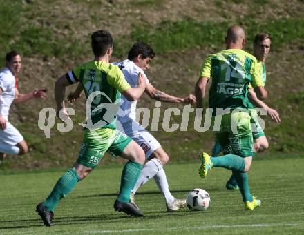 Fussball. Kaerntner Liga. Maria Saal gegen FC Lendorf. Aldamir Araujo Da Silva Filho (Maria Saal),  Julian Mataln, Christian Huber (Lendorf). Maria Saal, 21.4.2018.
Foto: Kuess
---
pressefotos, pressefotografie, kuess, qs, qspictures, sport, bild, bilder, bilddatenbank