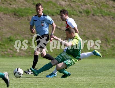 Fussball. Kaerntner Liga. Maria Saal gegen FC Lendorf. Christopher Wadl (Maria Saal), Martin Nagy (Lendorf). Maria Saal, 21.4.2018.
Foto: Kuess
---
pressefotos, pressefotografie, kuess, qs, qspictures, sport, bild, bilder, bilddatenbank