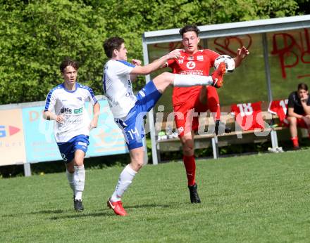 Fussball. Kaerntner Liga. KAC 1909 gegen Treibach. Philipp Matthias Gaggl  (KAC), Hanno Ulrich Wachernig, David Armin Hude (Treibach). Klagenfurt, 28.4.2018.
Foto: Kuess
---
pressefotos, pressefotografie, kuess, qs, qspictures, sport, bild, bilder, bilddatenbank