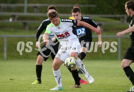 Fussball Kaerntner Liga. Bleiburg gegen Feldkirchen.  Leon Djerdji-Pavse, (Bleiburg), Sebastian Schmid  (Feldkirchen). Bleiburg, am 28.4.2018.
Foto: Kuess
---
pressefotos, pressefotografie, kuess, qs, qspictures, sport, bild, bilder, bilddatenbank