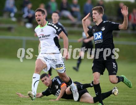 Fussball Kaerntner Liga. Bleiburg gegen Feldkirchen.  Mathias Huber,  (Bleiburg), Christopher Knauder, Sebastian Hertelt (Feldkirchen). Bleiburg, am 28.4.2018.
Foto: Kuess
---
pressefotos, pressefotografie, kuess, qs, qspictures, sport, bild, bilder, bilddatenbank