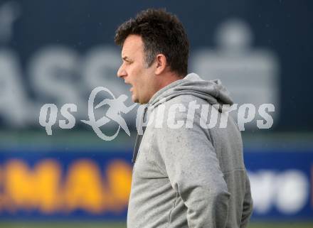 Fussball Kaerntner Liga. Bleiburg gegen Feldkirchen.  Trainer Mario Romac (Bleiburg). Bleiburg, am 28.4.2018.
Foto: Kuess
---
pressefotos, pressefotografie, kuess, qs, qspictures, sport, bild, bilder, bilddatenbank