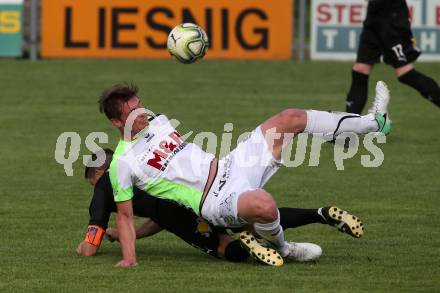 Fussball Kaerntner Liga. Bleiburg gegen Feldkirchen. Christopher Knauder,   (Bleiburg), Sebastian Schmid (Feldkirchen). Bleiburg, am 28.4.2018.
Foto: Kuess
---
pressefotos, pressefotografie, kuess, qs, qspictures, sport, bild, bilder, bilddatenbank