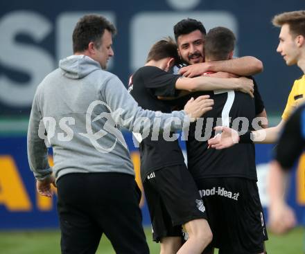 Fussball Kaerntner Liga. Bleiburg gegen Feldkirchen.  Torjubel Parsa Djawadiraad, Christopher Knauder, Trainer Mario Romac (Bleiburg). Bleiburg, am 28.4.2018.
Foto: Kuess
---
pressefotos, pressefotografie, kuess, qs, qspictures, sport, bild, bilder, bilddatenbank