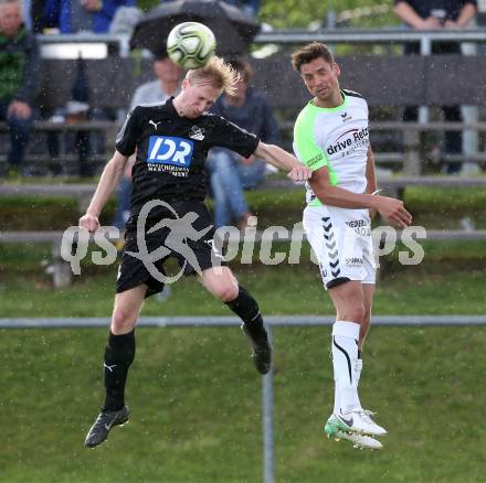 Fussball Kaerntner Liga. Bleiburg gegen Feldkirchen.  Stefan Klatzer, (Bleiburg), Sebastian Hertelt  (Feldkirchen). Bleiburg, am 28.4.2018.
Foto: Kuess
---
pressefotos, pressefotografie, kuess, qs, qspictures, sport, bild, bilder, bilddatenbank