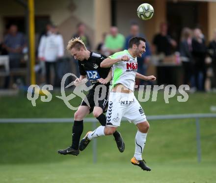 Fussball Kaerntner Liga. Bleiburg gegen Feldkirchen.  Stefan Klatzer,  (Bleiburg), Marco Mueller (Feldkirchen). Bleiburg, am 28.4.2018.
Foto: Kuess
---
pressefotos, pressefotografie, kuess, qs, qspictures, sport, bild, bilder, bilddatenbank