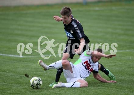 Fussball Kaerntner Liga. Bleiburg gegen Feldkirchen.  Mathias Huber,  (Bleiburg), Michael Kulnik (Feldkirchen). Bleiburg, am 28.4.2018.
Foto: Kuess
---
pressefotos, pressefotografie, kuess, qs, qspictures, sport, bild, bilder, bilddatenbank