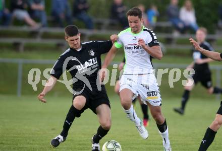 Fussball Kaerntner Liga. Bleiburg gegen Feldkirchen.  Christopher Knauder, (Bleiburg), Sebastian Hertelt  (Feldkirchen). Bleiburg, am 28.4.2018.
Foto: Kuess
---
pressefotos, pressefotografie, kuess, qs, qspictures, sport, bild, bilder, bilddatenbank