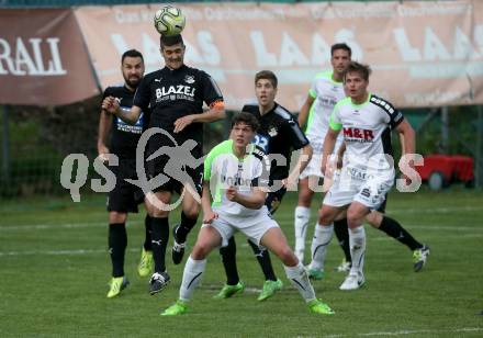 Fussball Kaerntner Liga. Bleiburg gegen Feldkirchen.  Christopher Knauder,  (Bleiburg), Robert Thomas Tiffner (Feldkirchen). Bleiburg, am 28.4.2018.
Foto: Kuess
---
pressefotos, pressefotografie, kuess, qs, qspictures, sport, bild, bilder, bilddatenbank