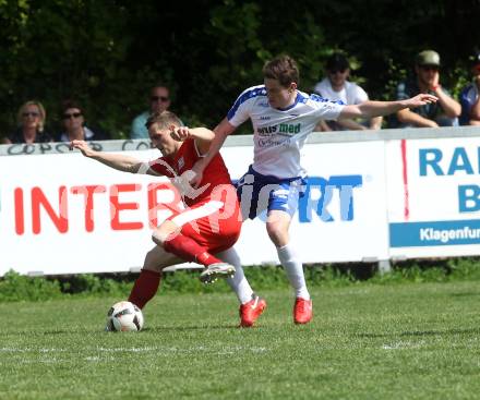 Fussball. Kaerntner Liga. KAC 1909 gegen Treibach. Robert Matic (KAC),  Hanno Ulrich Wachernig (Treibach). Klagenfurt, 28.4.2018.
Foto: Kuess
---
pressefotos, pressefotografie, kuess, qs, qspictures, sport, bild, bilder, bilddatenbank