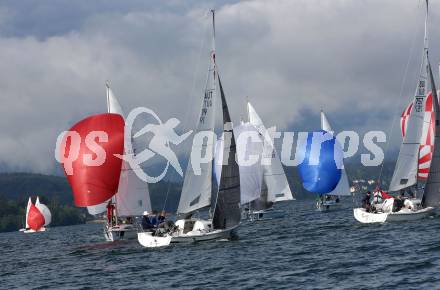 Segeln. Europameisterschaft 2018 Surprise. Walter Passegger, Rudi Koeller, Andreas Oehlwein, Martin Dittrich (AUT). Nr. 19. Dellach, am 5.5.2018.
Foto: Kuess
---
pressefotos, pressefotografie, kuess, qs, qspictures, sport, bild, bilder, bilddatenbank