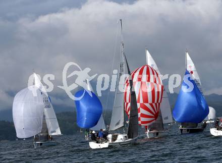 Segeln. Europameisterschaft 2018 Surprise. Walter Passegger, Rudi Koeller, Andreas Oehlwein, Martin Dittrich (AUT). Nr. 19. Dellach, am 5.5.2018.
Foto: Kuess
---
pressefotos, pressefotografie, kuess, qs, qspictures, sport, bild, bilder, bilddatenbank