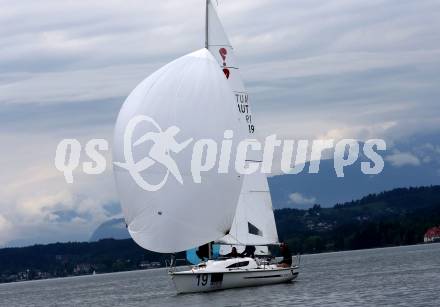 Segeln. Europameisterschaft 2018 Surprise. Walter Passegger, Rudi Koeller, Andreas Oehlwein, Martin Dittrich (AUT). Nr. 19. Dellach, am 5.5.2018.
Foto: Kuess
---
pressefotos, pressefotografie, kuess, qs, qspictures, sport, bild, bilder, bilddatenbank