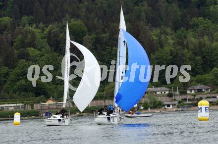 Segeln. Europameisterschaft 2018 Surprise. Emanuel Mueller (SUI), Startnr. 12, Walter Passegger, Rudi Koeller, Andreas Oehlwein, Martin Dittrich (AUT). Nr. 19,. Dellach, am 5.5.2018.
Foto: Kuess
---
pressefotos, pressefotografie, kuess, qs, qspictures, sport, bild, bilder, bilddatenbank