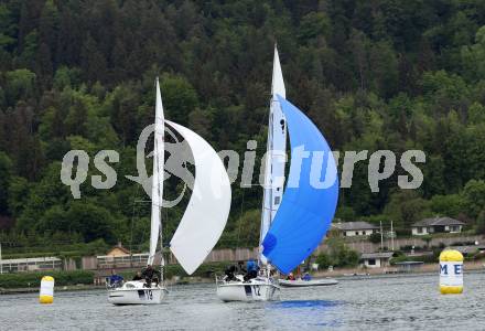 Segeln. Europameisterschaft 2018 Surprise. Emanuel Mueller (SUI), Startnr. 12, Walter Passegger, Rudi Koeller, Andreas Oehlwein, Martin Dittrich (AUT). Nr. 19,. Dellach, am 5.5.2018.
Foto: Kuess
---
pressefotos, pressefotografie, kuess, qs, qspictures, sport, bild, bilder, bilddatenbank