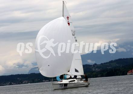Segeln. Europameisterschaft 2018 Surprise. Walter Passegger, Rudi Koeller, Andreas Oehlwein, Martin Dittrich (AUT). Nr. 19. Dellach, am 5.5.2018.
Foto: Kuess
---
pressefotos, pressefotografie, kuess, qs, qspictures, sport, bild, bilder, bilddatenbank