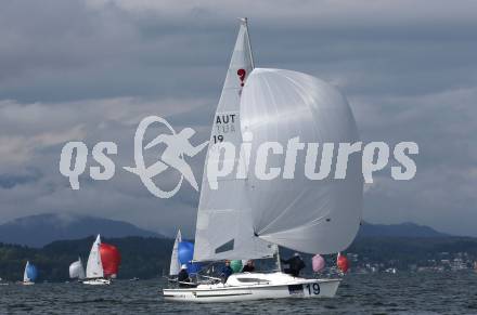 Segeln. Europameisterschaft 2018 Surprise. Walter Passegger, Rudi Koeller, Andreas Oehlwein, Martin Dittrich (AUT). Nr. 19,. Dellach, am 5.5.2018.
Foto: Kuess
---
pressefotos, pressefotografie, kuess, qs, qspictures, sport, bild, bilder, bilddatenbank