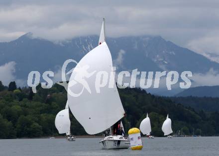 Segeln. Europameisterschaft 2018 Surprise. Walter Passegger, Rudi Koeller, Andreas Oehlwein, Martin Dittrich (AUT). Nr. 19. Dellach, am 5.5.2018.
Foto: Kuess
---
pressefotos, pressefotografie, kuess, qs, qspictures, sport, bild, bilder, bilddatenbank