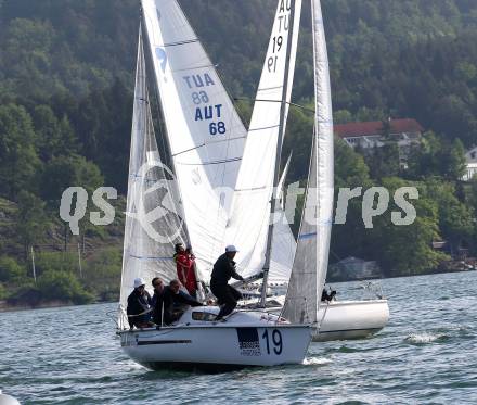Segeln. Europameisterschaft 2018 Surprise. Walter Passegger, Rudi Koeller, Andreas Oehlwein, Martin Dittrich (AUT). Nr. 19. Dellach, am 5.5.2018.
Foto: Kuess
---
pressefotos, pressefotografie, kuess, qs, qspictures, sport, bild, bilder, bilddatenbank