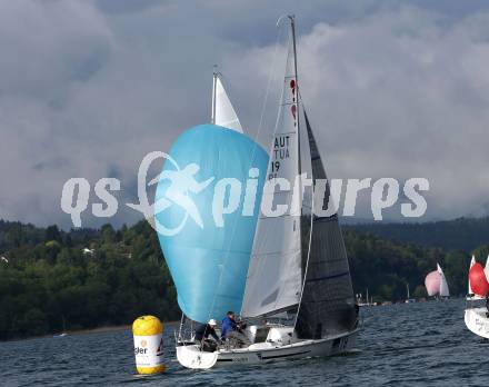 Segeln. Europameisterschaft 2018 Surprise. Walter Passegger, Rudi Koeller, Andreas Oehlwein, Martin Dittrich (AUT). Nr. 19. Dellach, am 5.5.2018.
Foto: Kuess
---
pressefotos, pressefotografie, kuess, qs, qspictures, sport, bild, bilder, bilddatenbank