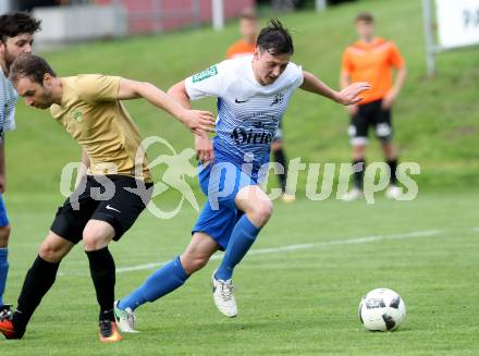 Fussball Kaerntner Liga. Koettmannsdorf gegen Kraig. Christian Schimmel,  (Koettmannsdorf), Florian Hasenbichler (Kraig). Koettmannsdorf, am 5.5.2018.
Foto: Kuess
---
pressefotos, pressefotografie, kuess, qs, qspictures, sport, bild, bilder, bilddatenbank