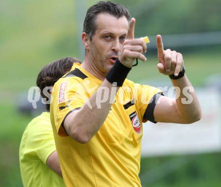 Fussball Kaerntner Liga. Koettmannsdorf gegen Kraig.  Schiedsrichter Guenter Messner. Koettmannsdorf, am 5.5.2018.
Foto: Kuess
---
pressefotos, pressefotografie, kuess, qs, qspictures, sport, bild, bilder, bilddatenbank