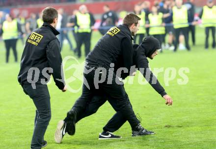 Fussball. Uniqa OEFB Cup Finale. SK Puntigamer Sturm Graz gegen FC Red Bull Salzburg. Security, Fan. Woerthersee Stadion Klagenfurt, 9.5.2018.
Foto: Kuess
---
pressefotos, pressefotografie, kuess, qs, qspictures, sport, bild, bilder, bilddatenbank