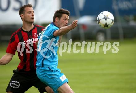 Fussball. Kaerntner Liga. St. Jakob Ros. gegen ATSV Wolfsberg. Thomas Pirker, (St. Jakob), Patrick Pfennich  (Wolfsberg). St. Jakob, 12.5.2018.
Foto: Kuess
---
pressefotos, pressefotografie, kuess, qs, qspictures, sport, bild, bilder, bilddatenbank