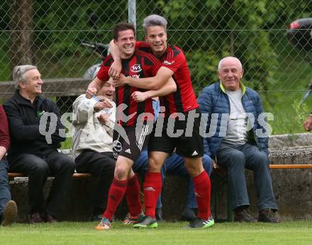 Fussball. Kaerntner Liga. St. Jakob Ros. gegen ATSV Wolfsberg. Torjubel Harald Ottowitz, Christoph Omann (St. Jakob). St. Jakob, 12.5.2018.
Foto: Kuess
---
pressefotos, pressefotografie, kuess, qs, qspictures, sport, bild, bilder, bilddatenbank