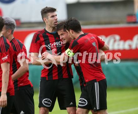 Fussball. Kaerntner Liga. St. Jakob Ros. gegen ATSV Wolfsberg. Torjubel Davor Bokalic, Harald Ottowitz, Manuel Alexander Schuettelkopf (St. Jakob). St. Jakob, 12.5.2018.
Foto: Kuess
---
pressefotos, pressefotografie, kuess, qs, qspictures, sport, bild, bilder, bilddatenbank