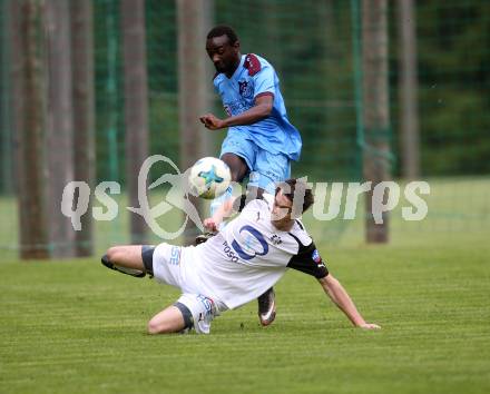 Fussball. Unterliga Ost. Sele Zell gegen Woelfnitz. Gabriel Gregorn (Sele Zell),  Kevin Mpaka (Woelfnitz). Sele Zell, 18.5.2018.
Foto: Kuess
---
pressefotos, pressefotografie, kuess, qs, qspictures, sport, bild, bilder, bilddatenbank